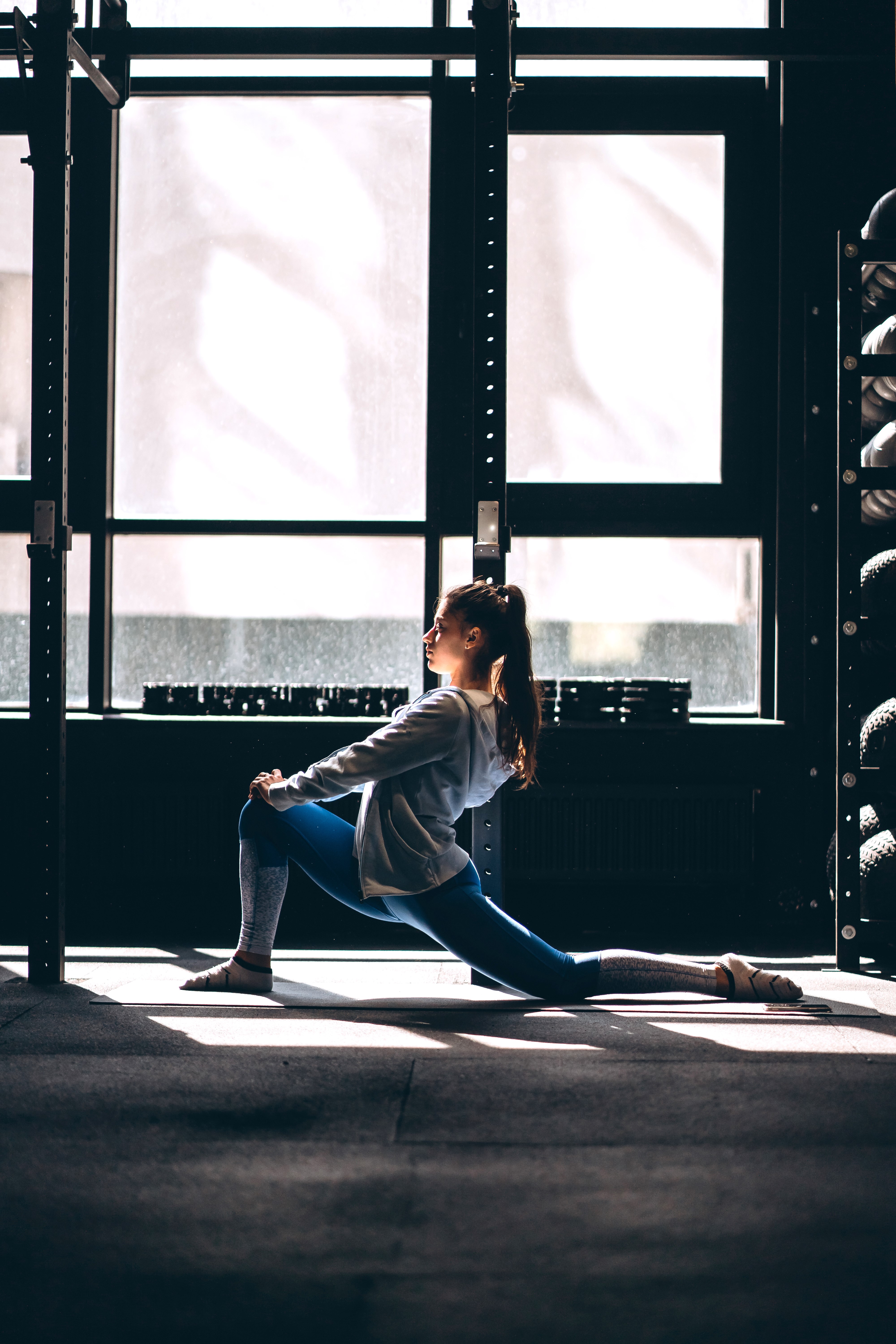 Jagmove fitness lifestyle – women walking on the beach for a healthy active life
